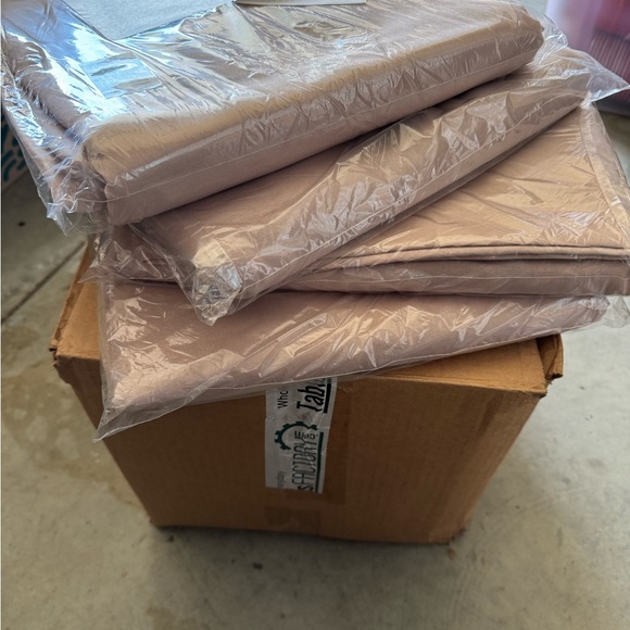 Tablecloth - Picture 3 of 3